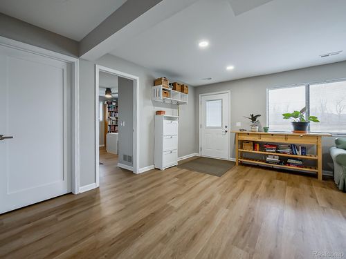 9900 S Big School Lot Lake Rd, Holly, MI, 48442-8527 | Card Image