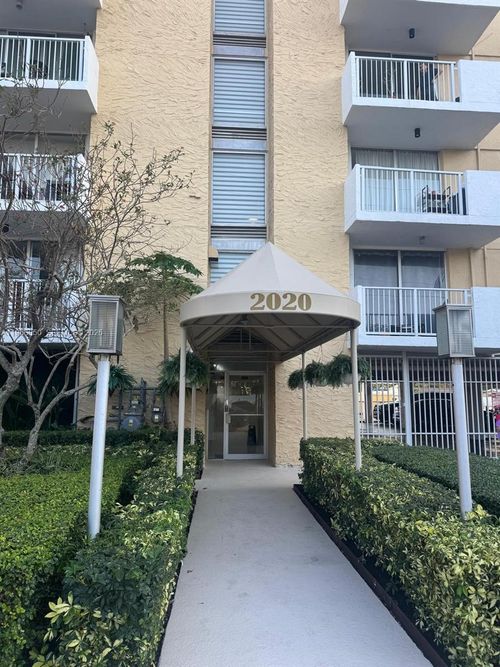 apt-811-2020 Ne 135th St, North Miami, FL, 33181-2170 | Card Image