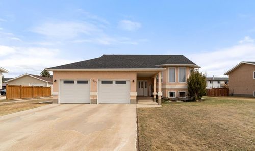 4201 66 St, Stettler, AB, T4K1L1 | Card Image