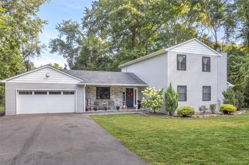 30 Knoth Rd, Wallkill, NY, 12589-4034 | Card Image