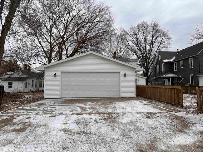 211 S Garfield Ave, Home with 3 bedrooms, 2 bathrooms and 2 parking in Burlington IA | Image 34