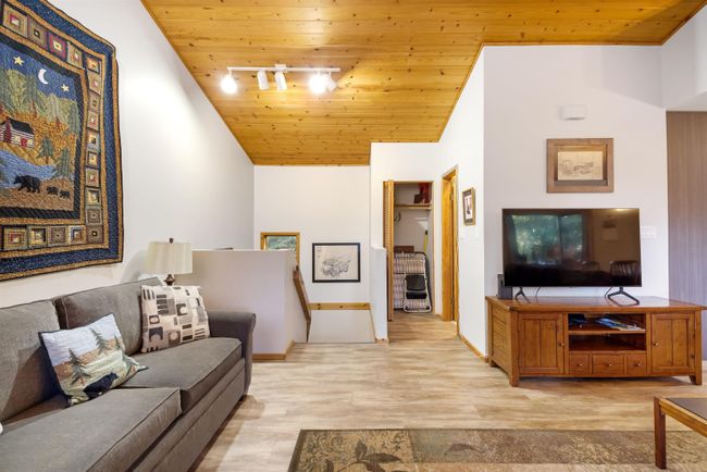 2729 Sproatt Drive, Home with 3 bedrooms, 2 bathrooms and 2 parking in Whistler BC | Image 8