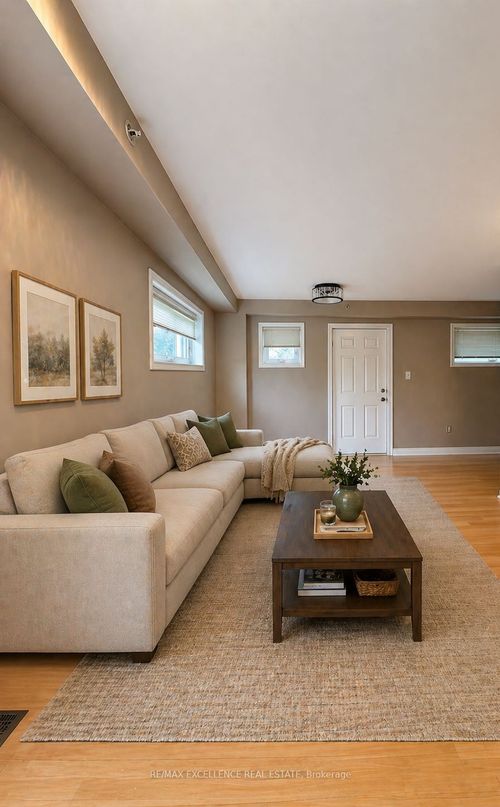 20 C Hoskins Sq, Brampton, ON, L6S2N6 | Card Image