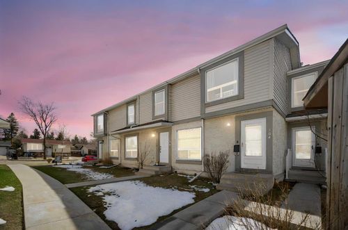 104 Deer Ridge Lane Se, Calgary, AB, T2J6N4 | Card Image
