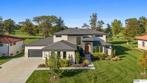 9430 Maricopa Dr, Lincoln, NE, 68520-1502 | Card Image