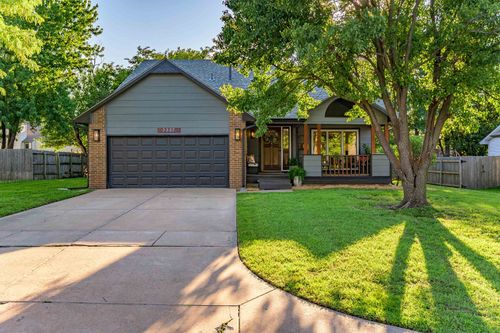 2337 S Linden Cir, Wichita, KS, 67207-5810 | Card Image