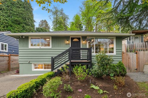 2011 Ne 97th St, Seattle, WA, 98115-2341 | Card Image