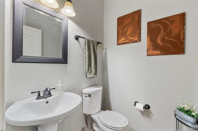 8902 Burnt Path, House other with 3 bedrooms, 3 bathrooms and null parking in Helotes TX | Image 13