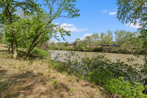 154 Shoreline Dr, Bastrop, TX, 78602-3110 | Card Image