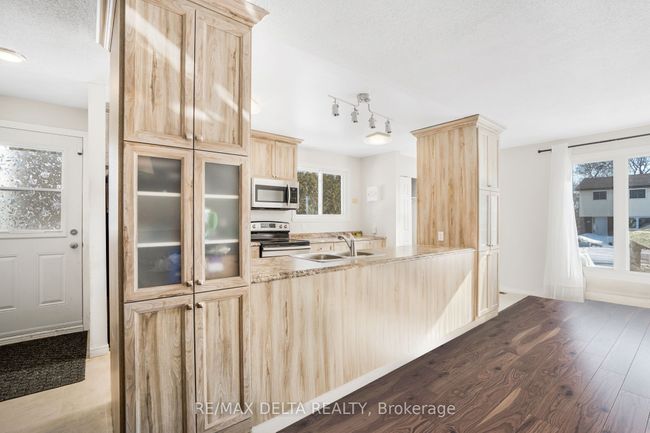 68 Boyd St, House attached with 3 bedrooms, 1 bathrooms and 4 parking in Vankleek Hill ON | Image 6