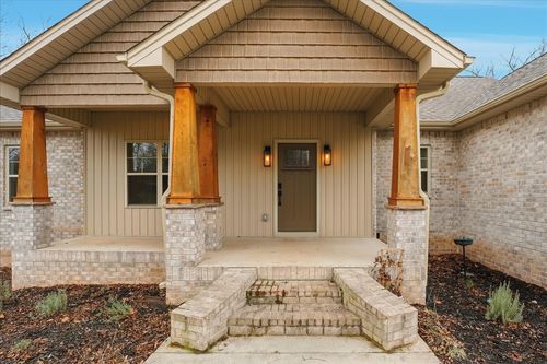 105 Lakeview Dr, Decherd, TN, 37324-3669 | Card Image