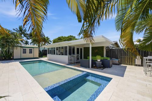 3690 Ne 16th Ave, Oakland Park, FL, 33334-5466 | Card Image