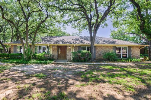 1203 Woodridge Cir, Euless, TX, 76040-5967 | Card Image