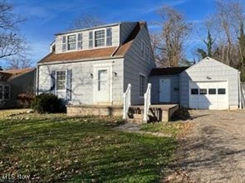 537 Harding Rd, Zanesville, OH, 43701-1707 | Card Image