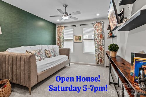 8122 Downy Oak Ln, Charlotte, NC, 28269-0280 | Card Image