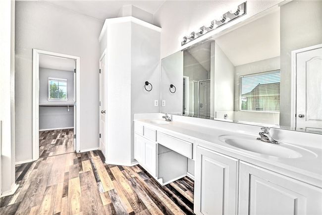 Primary Bathroom | Image 21