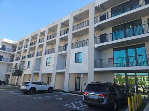 apt-206-8001 Nw 41st St, Doral, FL, 33166-6270 | Card Image