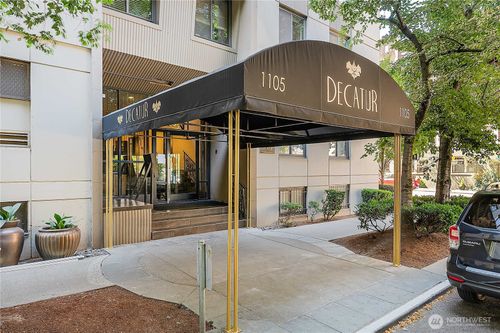1304-1105 Spring St, Seattle, WA, 98104-3518 | Card Image