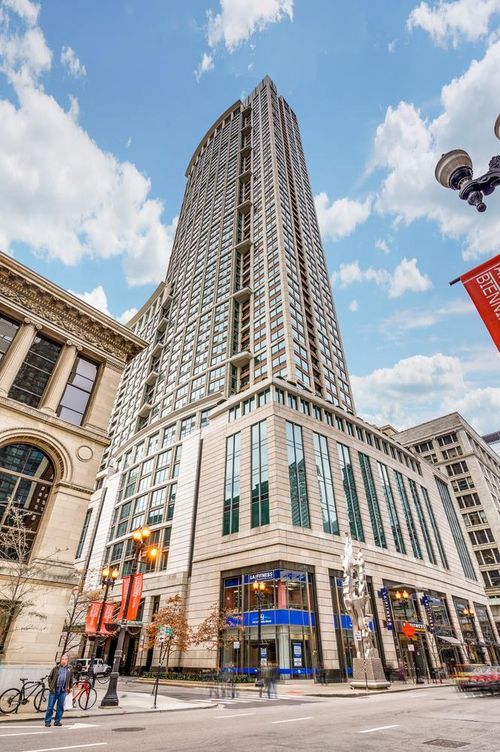 2310-130 N Garland Ct, Chicago, IL, 60602-4781 | Card Image