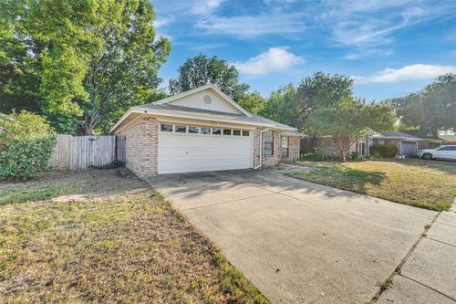 805 Salem Dr, Arlington, TX, 76014-3023 | Card Image