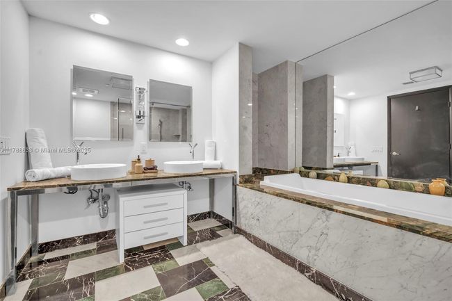 APT-2508 - 485 Brickell Ave, Condo with 2 bedrooms, 2 bathrooms and null parking in Miami FL | Image 20