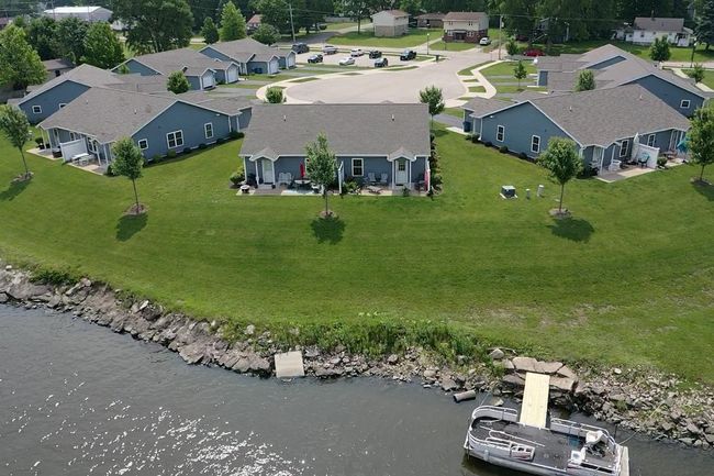 1523 Eadens Pl, Condo with 2 bedrooms, 1 bathrooms and null parking in Dixon IL | Image 4