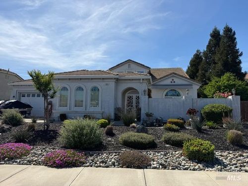 806 Dry Creek Ct, Vacaville, CA, 95688-8755 | Card Image