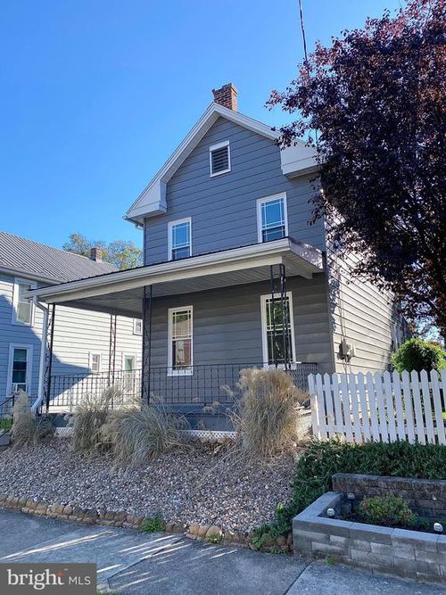 546 E King St, CHAMBERSBURG, PA, 17201-1702 | Card Image