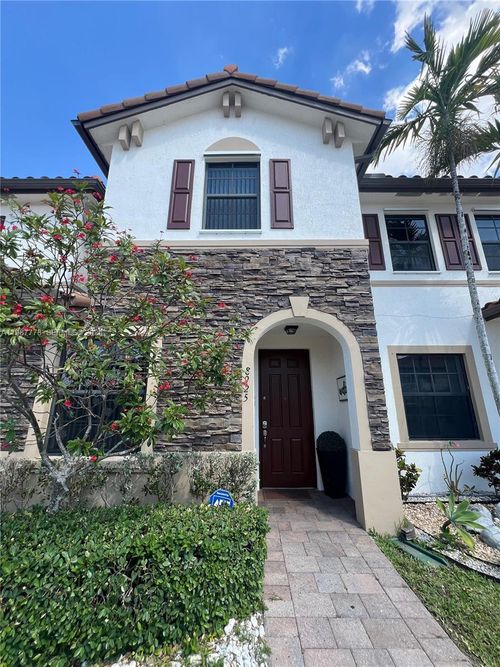 8925-8925 W 35th Ct, Hialeah, FL, 33018-1881 | Card Image