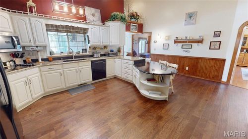 1015 E Oak St, Greenville, IL, 62246-1336 | Card Image