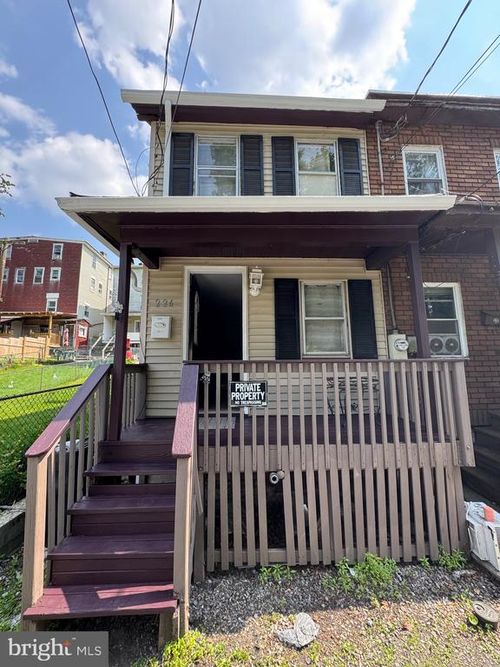 226 E Snyder Ave, Lansford, PA, 18232-1512 | Card Image