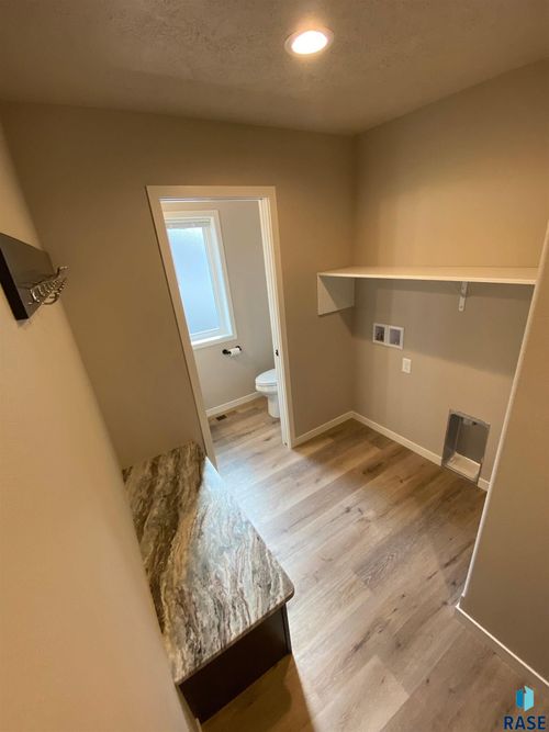 2607 E Sunburst Dr, Brandon, SD, 57005-6717 | Card Image