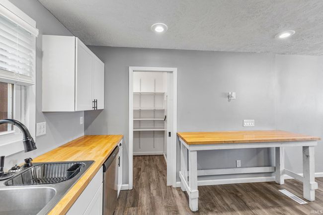 340 W Turner St, House other with 3 bedrooms, 3 bathrooms and null parking in Bloomfield IN | Image 5
