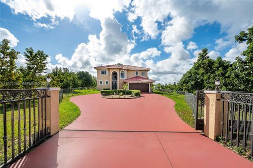 19520 Sw 206th St, Miami, FL, 33187-3303 | Card Image
