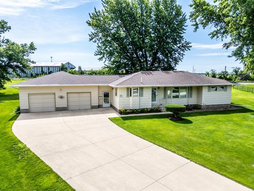 201 Rainbow Dr, Fairbank, IA, 50629-7592 | Card Image