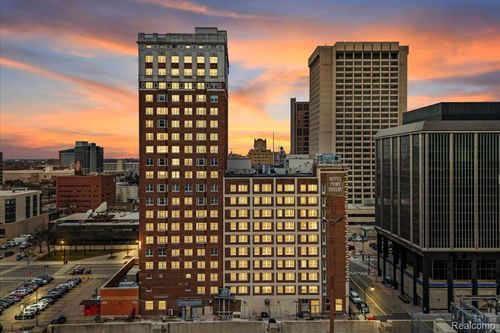 16d-525 W Lafayette Blvd, Detroit, MI, 48226-3122 | Card Image