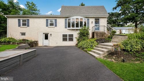 2953 Upper Ridge Rd, PENNSBURG, PA, 18073-2550 | Card Image