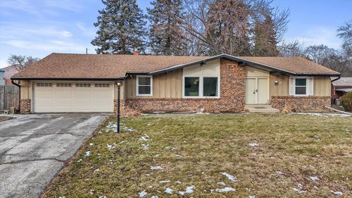 2826 W Green Tree Road, GLENDALE, WI, 53209 | Card Image