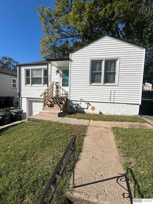 3342 N 41st St, Omaha, NE, 68111-3056 | Card Image