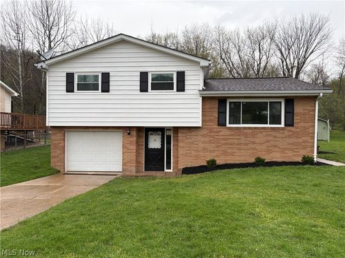 61 Patricia Ave, Weirton, WV, 26062-6132 | Card Image