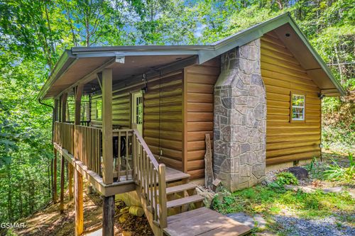 4081 Henry Town Rd, Sevierville, TN, 37876-7048 | Card Image