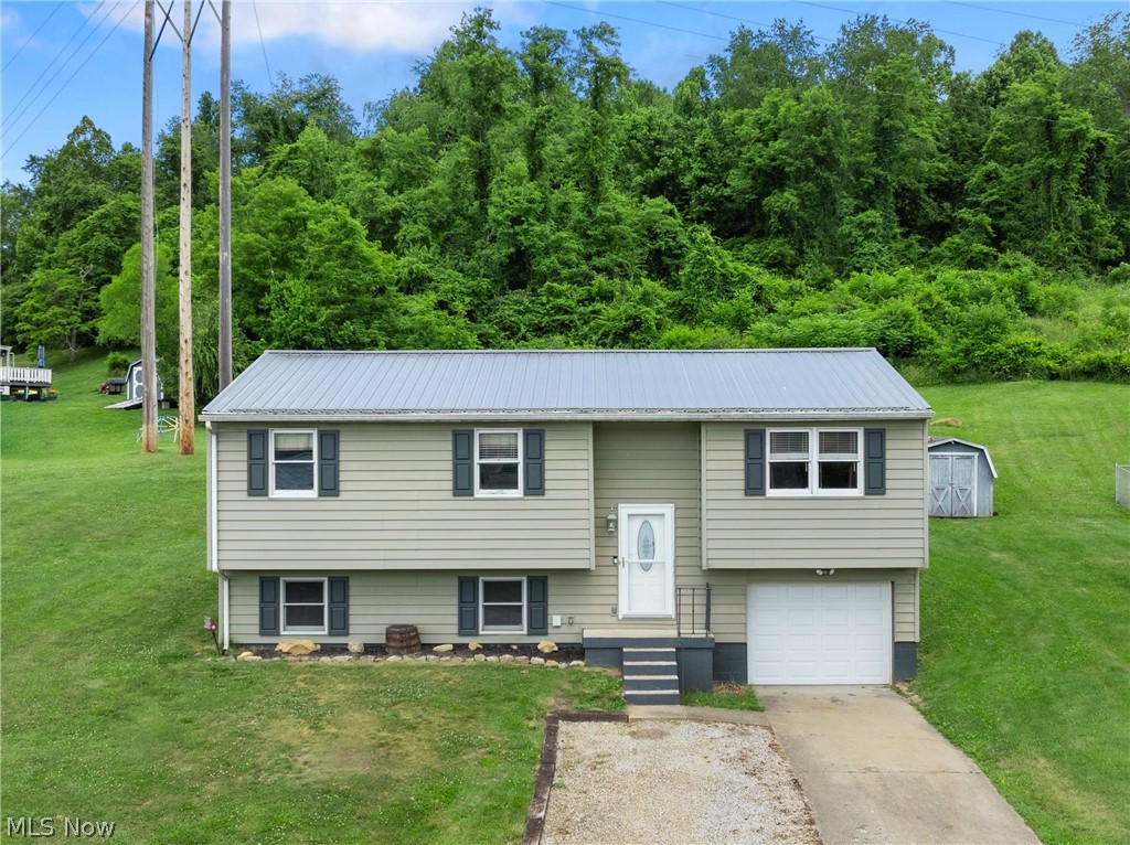 Beth Dr, Bellaire, OH 43906