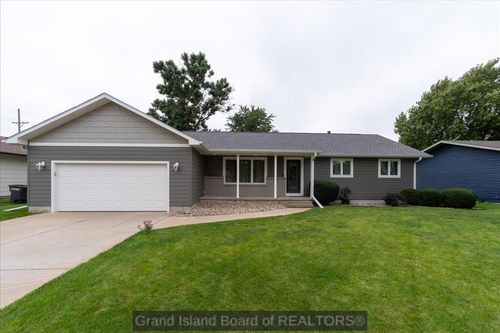 2909 W 10th St, Grand Island, NE, 68803-3403 | Card Image