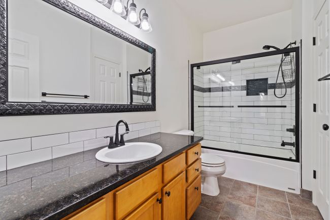 Primary Bathroom | Image 9