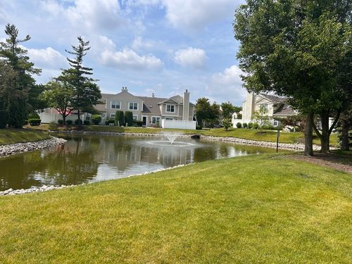 401 Le Parc Cir, Buffalo Grove, IL, 60089-6911 | Card Image