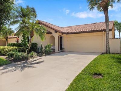 2309 Sw Bobalink Court, House other with 3 bedrooms, 2 bathrooms and 2 parking in Palm City FL | Image 3