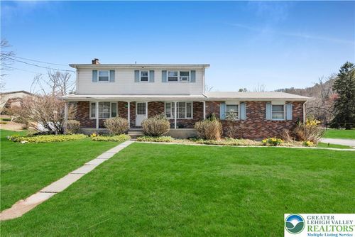 102 Valley Stream Rd, Stroudsburg, PA, 18360-9121 | Card Image