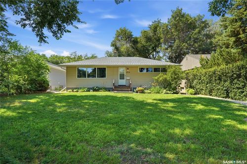 2816 Queen Street, Regina, SK, S4S2E4 | Card Image