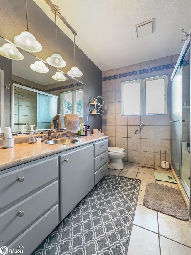 1604 Club View Dr, Home with 3 bedrooms, 2 bathrooms and 2 parking in Hampton IA | Image 14