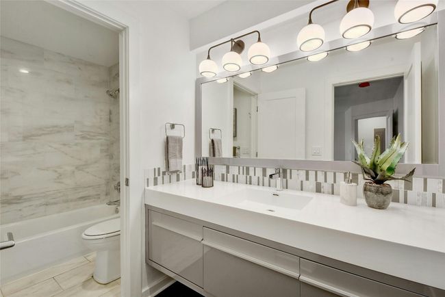 Secondary bath on 3rd level | Image 18